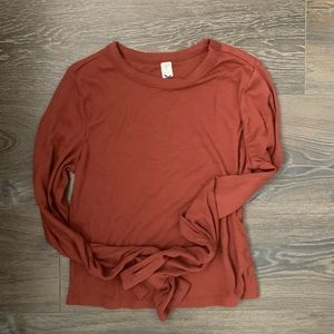 Cropped LS athleisure shirt